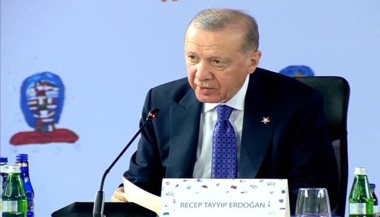 أردوغان يبحث مع الحكومة الهجمات الإسر/ائيلية على سورياأردوغان يبحث مع الحكومة الهجمات الإس/رائيلية على سوريا