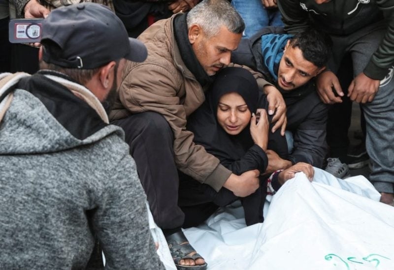 صورة.. الاحتلال يقصف غزة والخدج يتكدسون في حضانة واحدة بسبب انقطاع الكهرباء