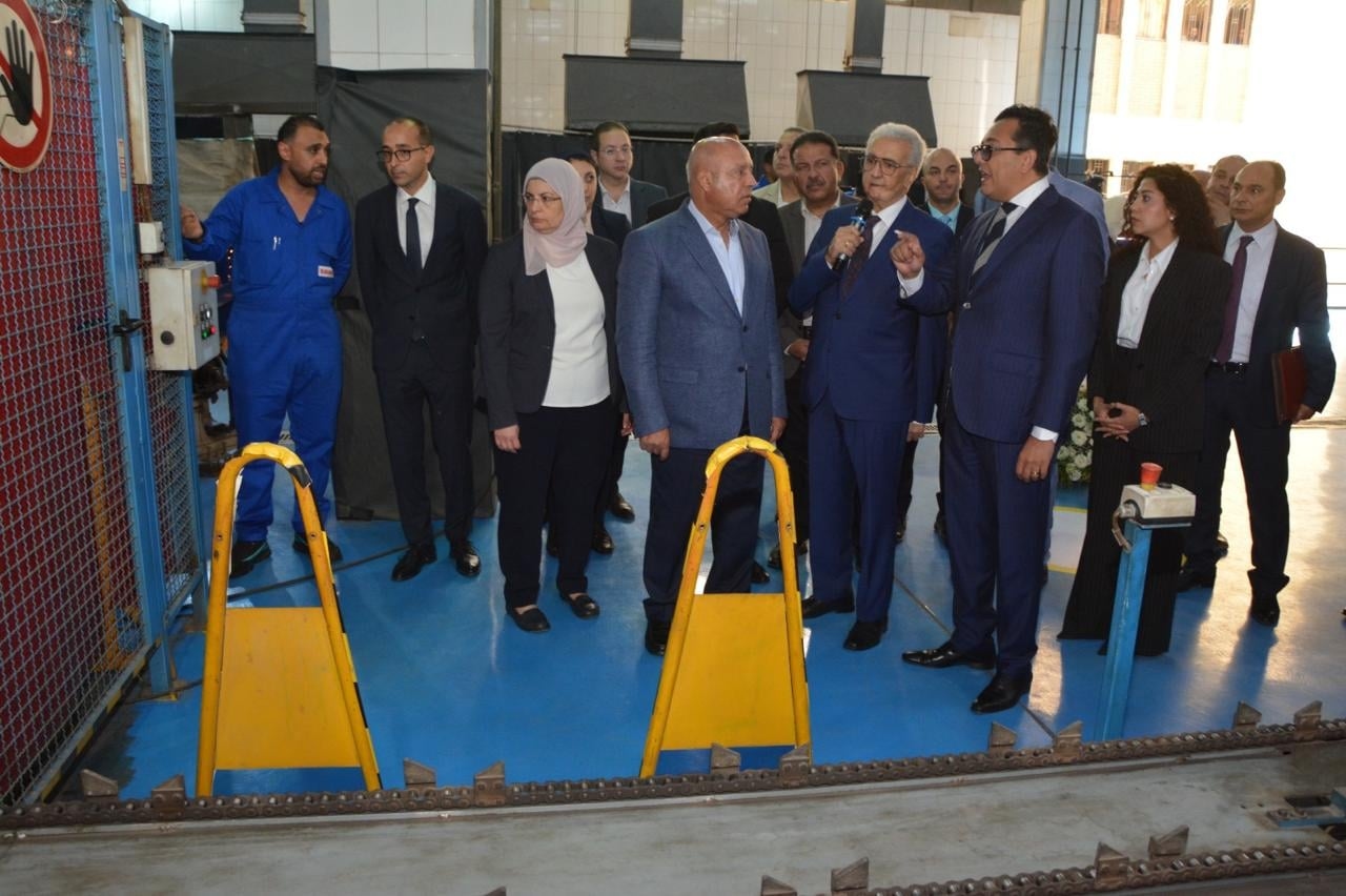 اقتصاد / وزير الصناعة يتفقد مصنع بافاريا بجسر السويس