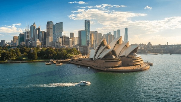 Australia's Outlook Dim as Bulk Commodities Lose Momentum
