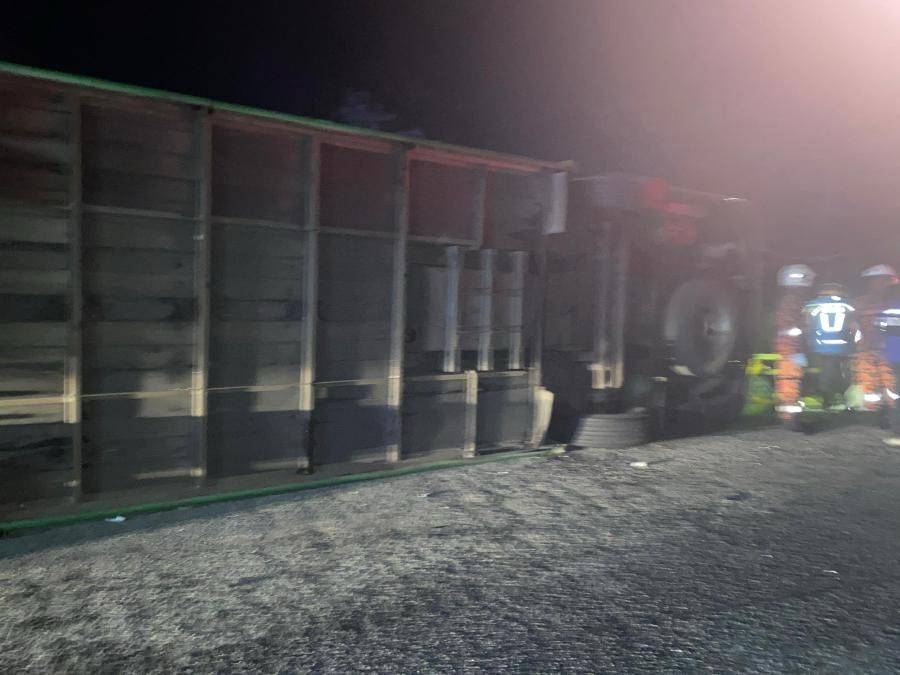 15 dead in UPSI student bus-MPV crash on East-West Highway