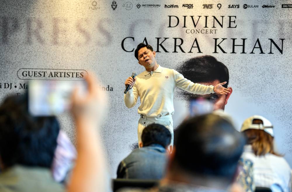 Cakra Khan shelters 30 stray cats as therapy