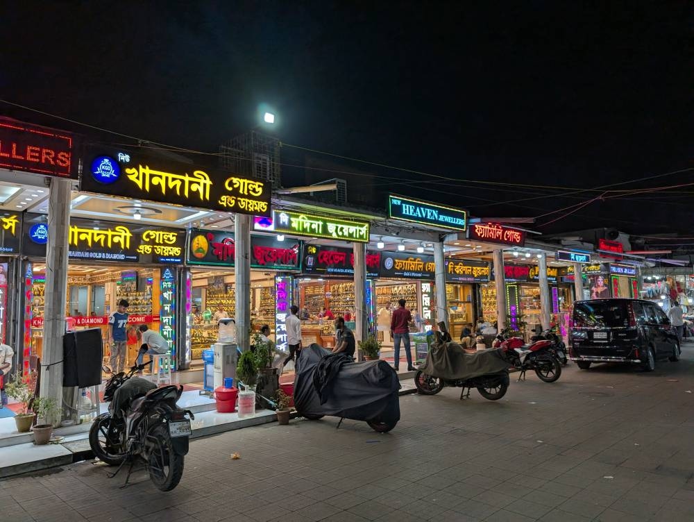 Dhaka: A thrilling shopping destination