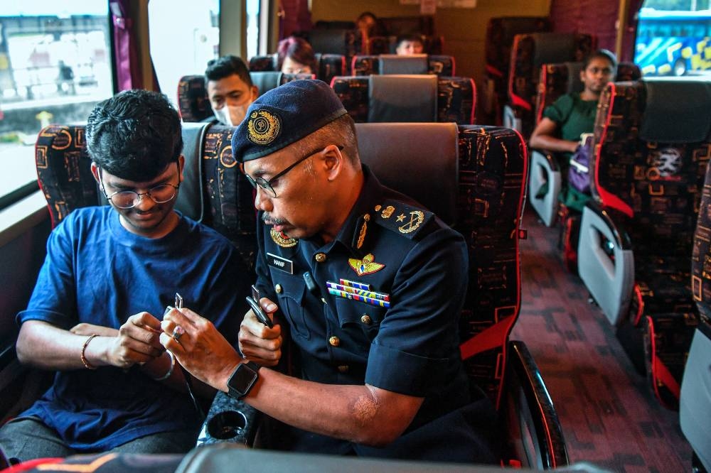 Bus passengers told to lodge complaint if seats have malfunction, without safety belts