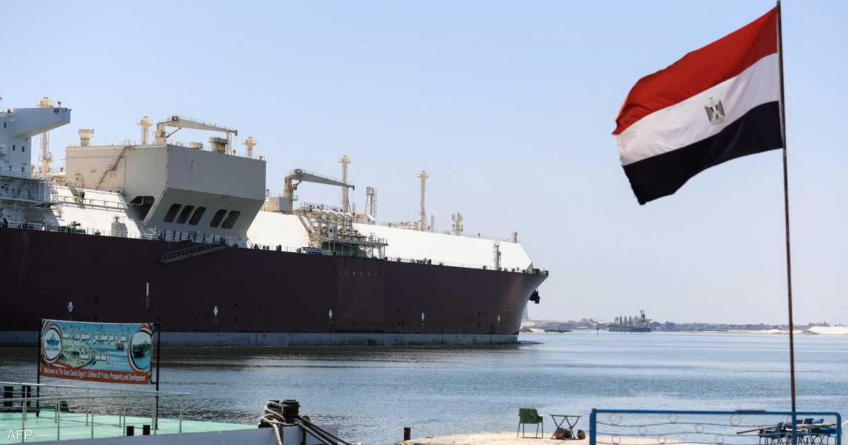بعد غرق حفار في البحر الأحمر.. كشف حالة قناة السويس