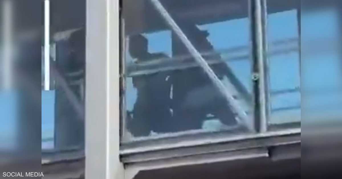 فيديو.. الشرطة الفرنسية تعتقل بلايلي في مطار شارل ديغول