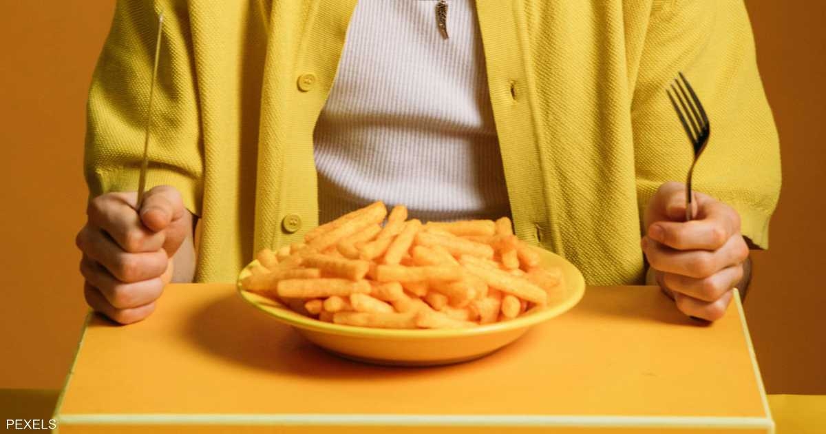 أكل الطعام بسرعة.. طريق سريع إلى أمراض خطيرة