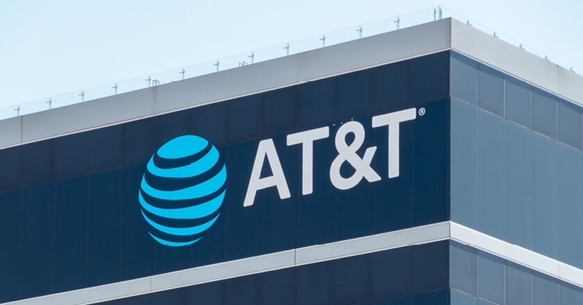 Trump starts feud with tecom provider AT&T