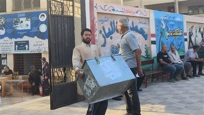 وسط حراسة أمنية مشددة.. وصول صناديق أوراق أسئلة امتحان اللغة الإنجليزية إلى اللجان
