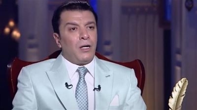 مبعيجبنيش الحال المايل.. مصطفى كامل عن أزمة راغب علامة: عندنا الفيديوهات اللي بتبوس فيها من هنا وهنا