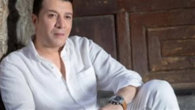زوجة مصطفى كامل تتعرض لوعكة صحية.. والفنان يطلب الدعاء لها