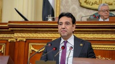 وكيل «عربية النواب»: توجيهات الرئيس بتطوير المطارات نقلة استراتيجية تعزز موقع مصر كوجهة سياحية عالمية