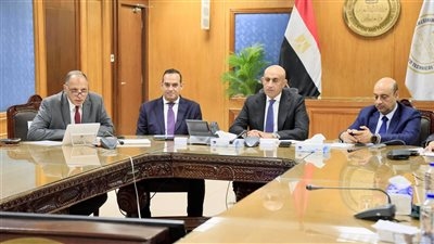 غرفة عمليات الوزارة تتابع وصول أوراق أسئلة امتحان اللغة الإنجليزية للثانوية العامة إلى اللجان