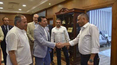 قبل بدء جولته التفقدية بمحافظة بورسعيد.. محافظ بورسعيد يستقبل وزير الشباب والرياضة بديوان المحافظة