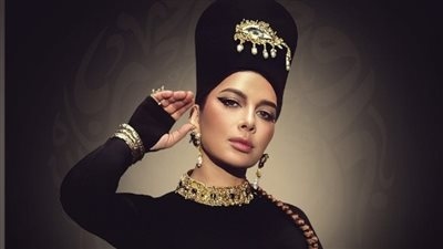 شبه الفراعنة.. أصالة تخطف الأنظار ببوستر ألبوم ضريبة البعد قبل طرحه غدًا