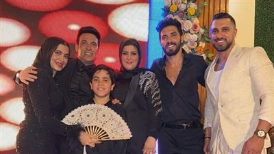 مع زوجته الأولى وأولاده.. سعد الصغير يحيي حفل زفاف ابنة شقيقته