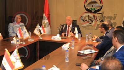 السيد القصير يجتمع بمرشحي الجبهة الوطنية لانتخابات مجلس الشيوخ