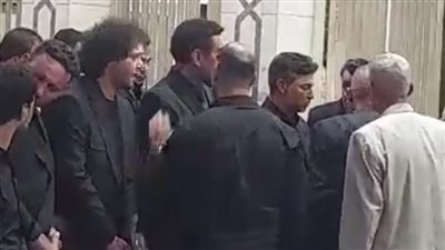 عزاء أحمد عامر.. انهيار ابنه وحمادة الليثي أبرز الحاضرين