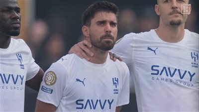 بكاء كانسيلو ونيفيز: دقيقة حداد قبل مباراة الهلال وفلومينينسي في كأس العالم للأندية على روح ديوجو جوتا وأندريه سيلفا (صور)