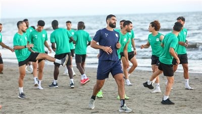 لرفع المعدلات البدنية للاعبين.. تدريبات المصري على رمال شواطئ بورسعيد