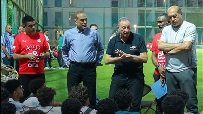 محمود الخطيب يزور معسكر منتخب مصر تحت 17 سنة ويؤكد دعمه قبل كأس العالم في قطر