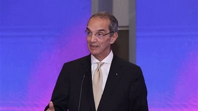 وزير الاتصالات يكشف سبب انتشار حريق سنترال رمسيس