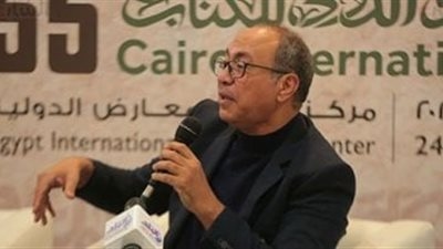 «كان مطبق 3 أيام».. نجل المخرج عمرو عابدين يتعرض لحادث سير