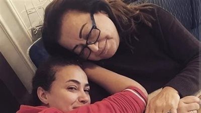 راقية ومثقفة.. نجوم الفن ينعون والدة هند صبري بكلمات مؤثرة