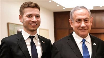 يرفض استضافة والدي لأنه يخشاه.. نجل نتنياهو يهاجم جو روجان: منبر للنازيين الجدد
