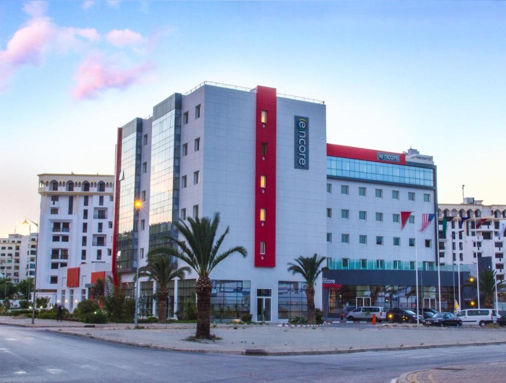 اقتحام فندق رامادا إنكور بطنجة من أجل تناول 'الشراب' يكلف شابين ثمنا باهظًا