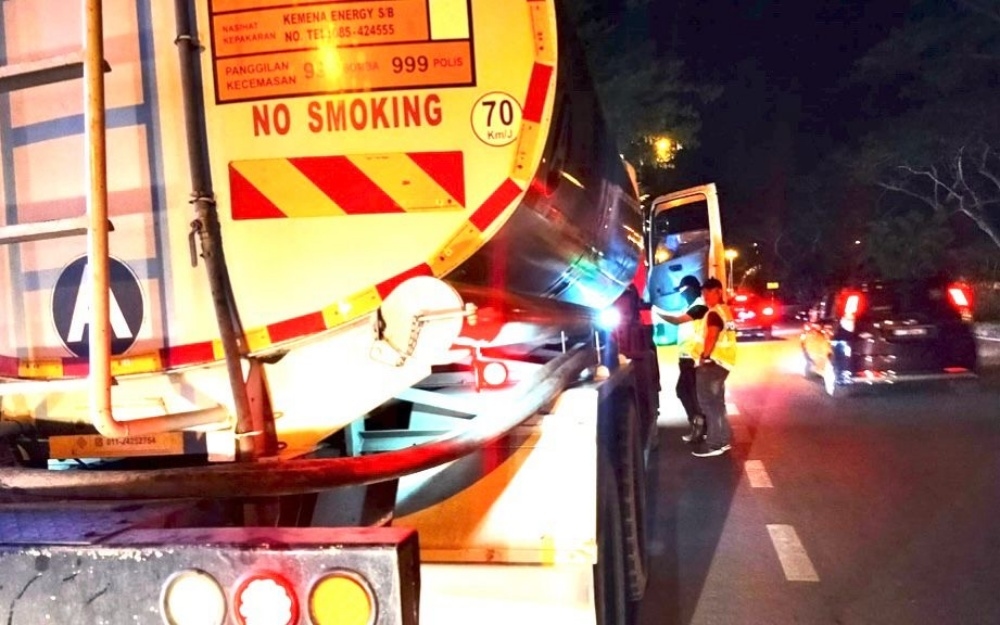 Marine Police nab duo for diesel-related offences in Sarikei, Miri; seized over 21,000 litres of fuel