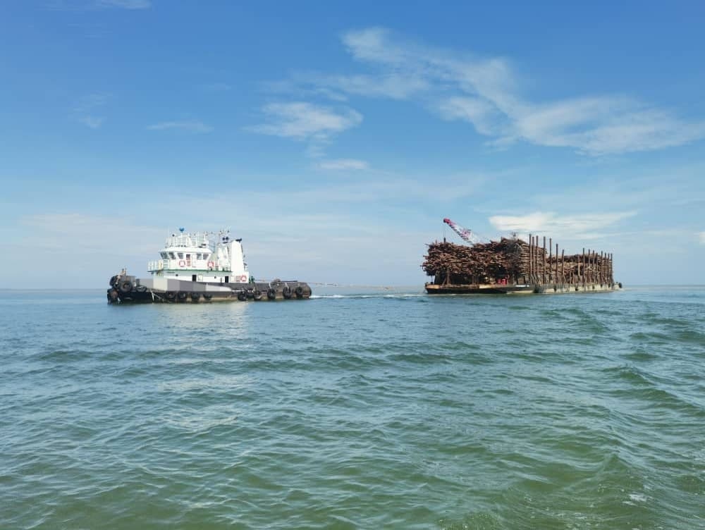 MMEA detains tugboat towing barge laden with logs in Bintulu