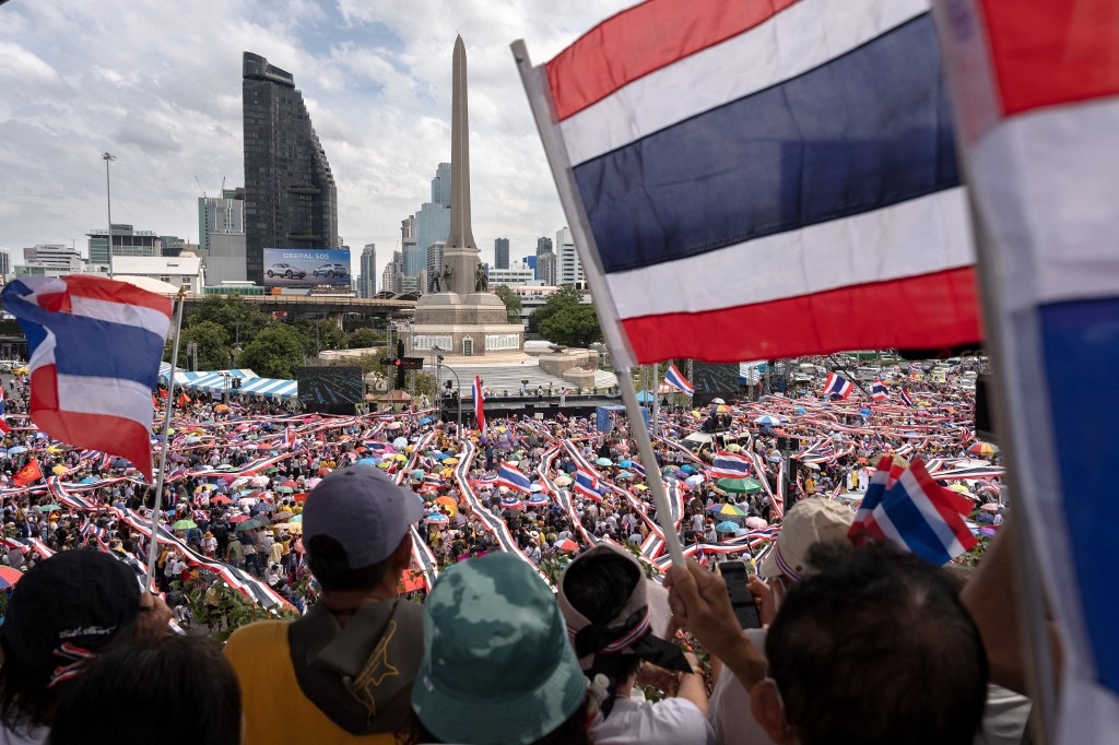 Thousands of protesters demand Thai PM's resignation
