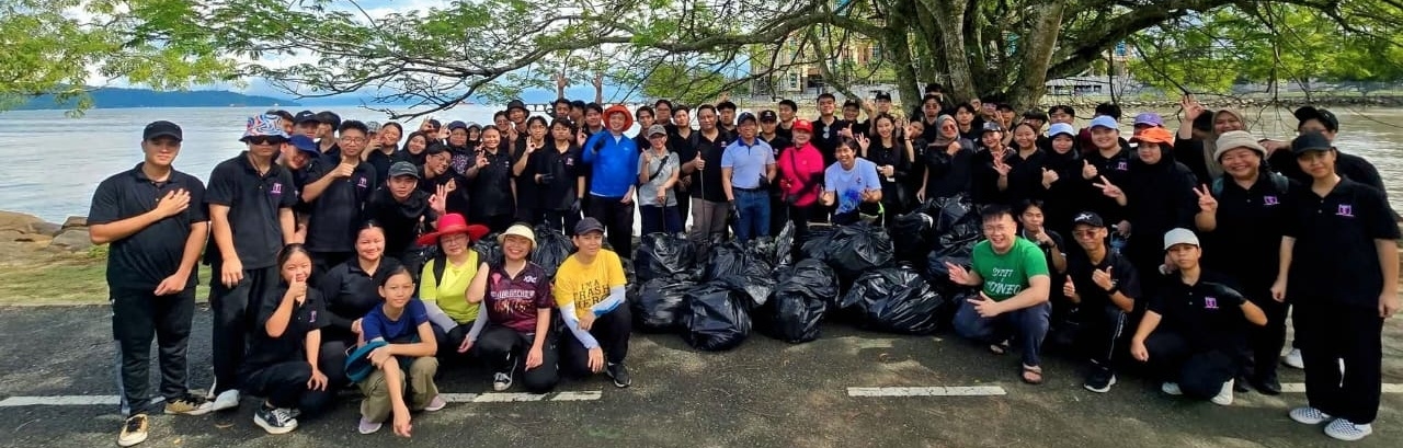 Joint beach clean-up by RCKS and Ascot Academy promotes environmental responsibility