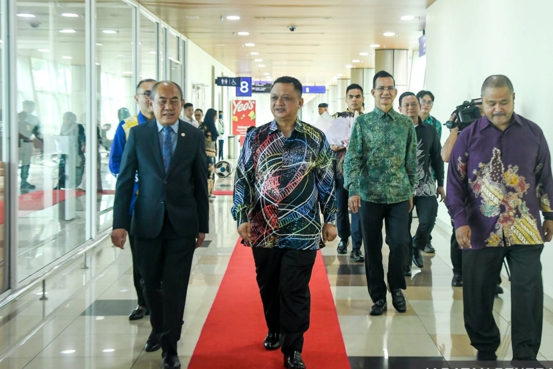 Perlis royals in Kuching for Gawai Parade, RWMF