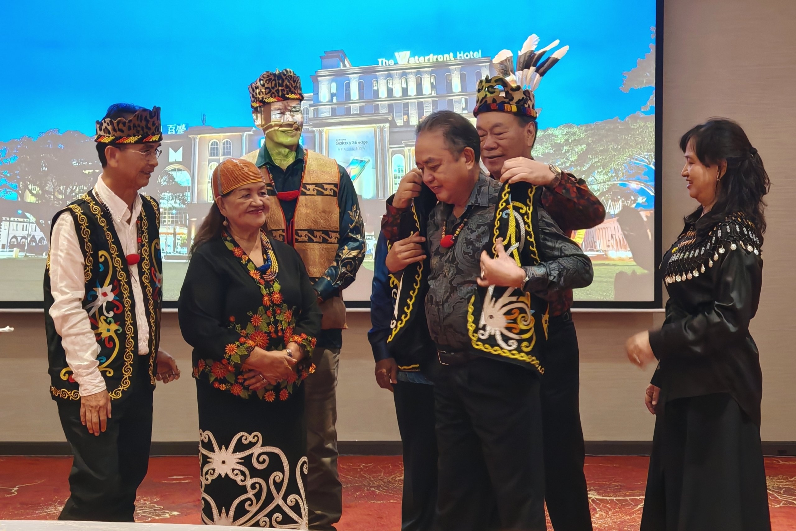 SEDC chairman, wife given Kelabit names, signifying honour from community