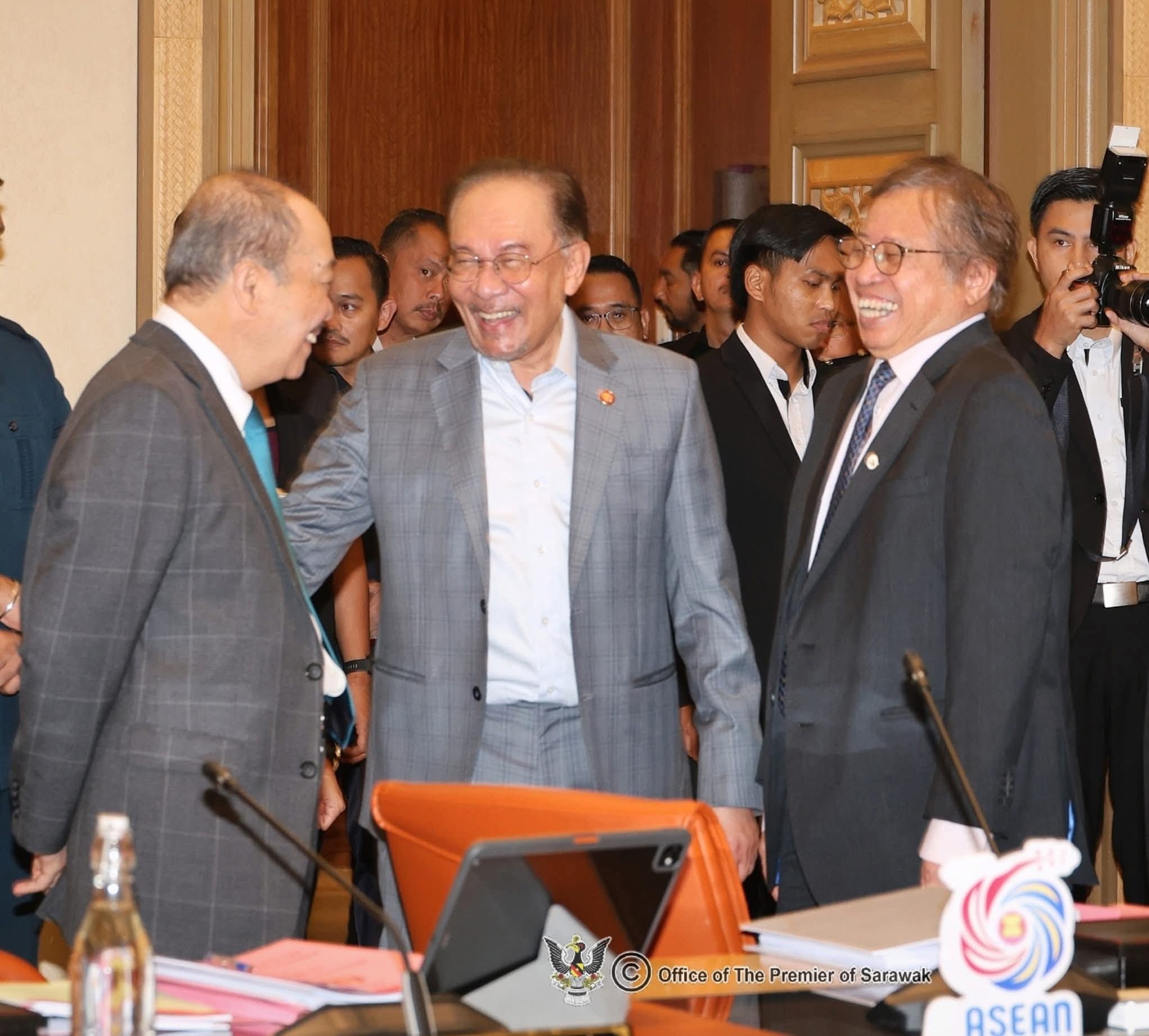 Sarawak Premier attends Chief Ministers' meeting, holds private talks with PM