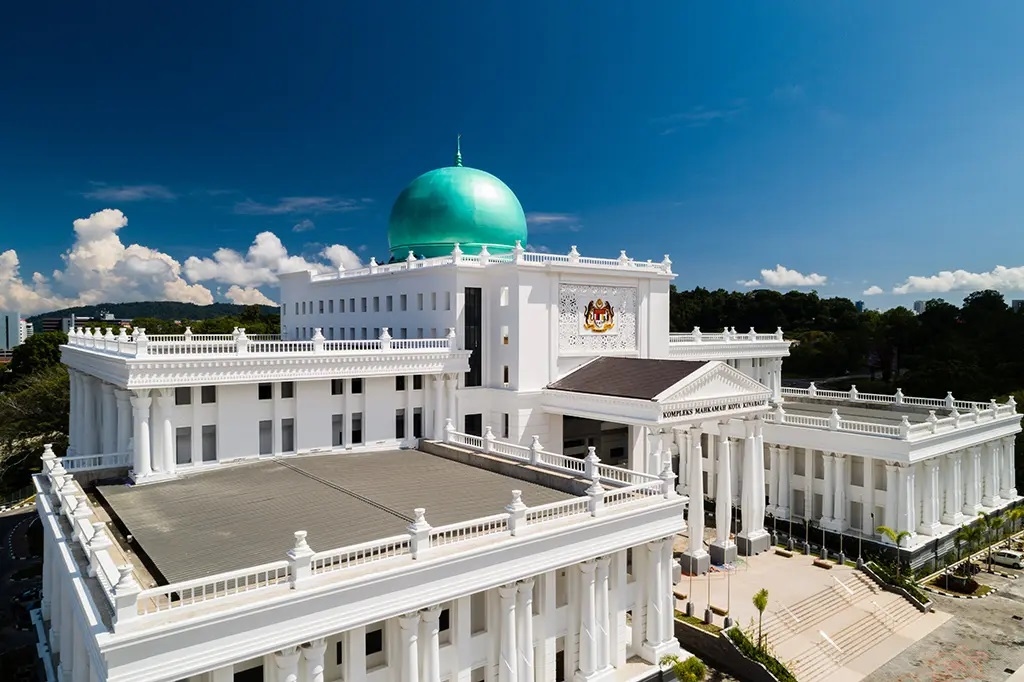 Shop supervisor fined for selling items with incorrect Qur'anic texts