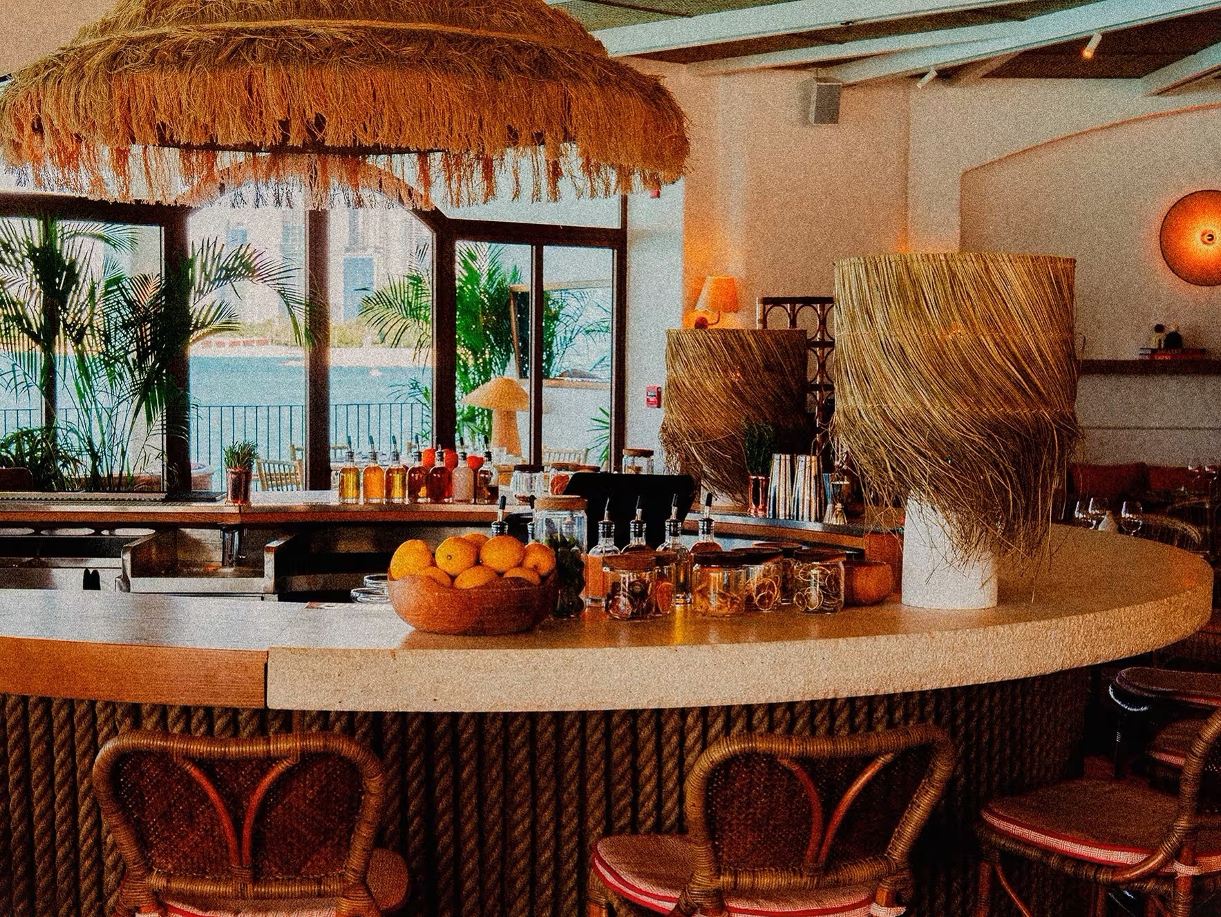 8 (really nice) places in Dubai to go to between 5pm and 7pm for drinks and bites