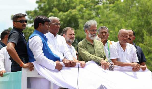 Rahul Gandhi leads protest march during Chakka Jam in Patna