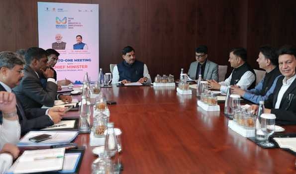 MP CM interacts with 'friends of MP' in Dubai