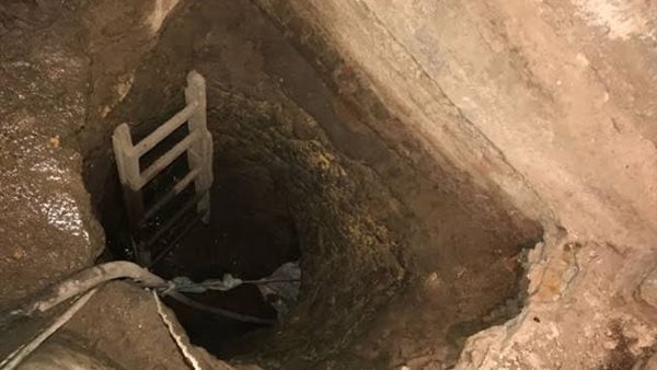 ضبط عامل أثناء التنقيب عن الآثار بمنزله في سوهاج