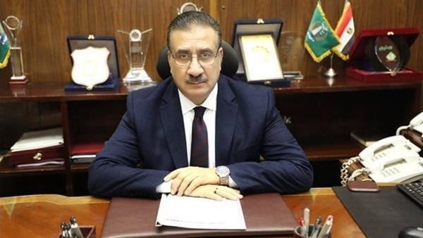 محافظ المنوفية يقدم العزاء لأسرة سائق التوك توك ضحية الطقس السيئ