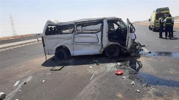 إصابة 15 شخصا إثر انقلاب ميكروباص على صحراوي المنيا