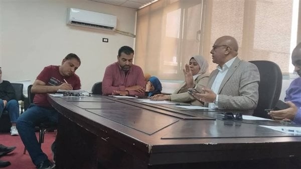 بعد انقطاع الاتصالات والإنترنت، وكيل صحة قنا يتابع سير العمل بغرفة طوارئ المديرية