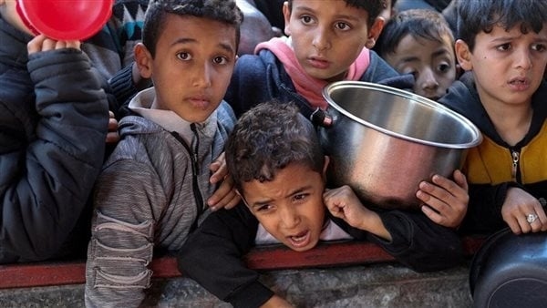 مستشفى شهداء الأقصى: الأمراض وسوء التغذية يهددان حياة 20 ألف طفل بغزة
