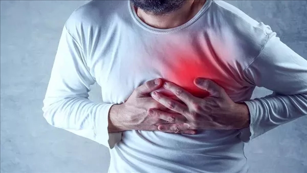 هل يعد تسارع نبضات القلب وانخفاض ضغط الدم سببا للقلق؟