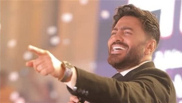 تامر حسني يفاجئ جمهوره بطرحه 4 برومهات من ألبومه الجديد (فيديو)