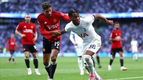 ثلاثي مانشستر يونايتد يطالب بالرحيل قبل الموسم الجديد