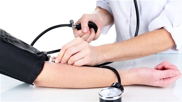 أعراض الضغط العالي وطرق علاجه في المنزل